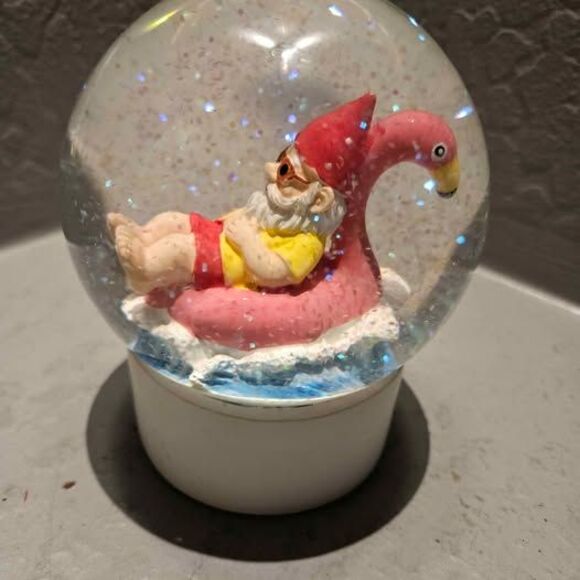 Santa and Flamingo Water Globe Snow Globe 4" - Picture 1 of 5